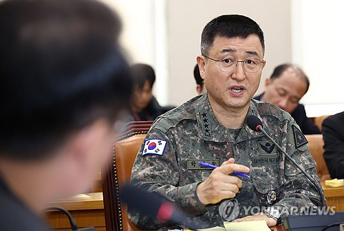 5일 서울 여의도 국회에서 열린 국방위원회 전체회의에 지난 3일 비상계엄 때 계엄사령관을 맡았던 박안수 육군참모총장이 질문에 답변하고 있다.  [연합뉴스]